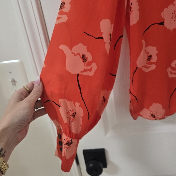 Carolina Herrera Silk Red Poppy Long Sleeve Button Down Top Size 8 - Picture 5 of 10